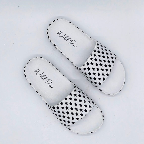 Wild Pair Shoes - NWOT Wild Pair White Stars Slyde